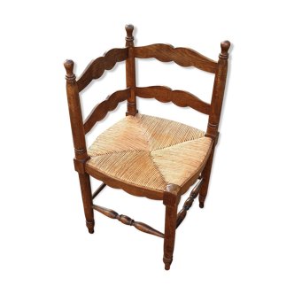 Corner straw chair