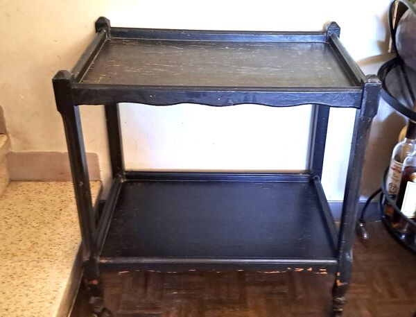 Desserte, table à roulettes, table d'appoint 1950  bois massif teinté noir