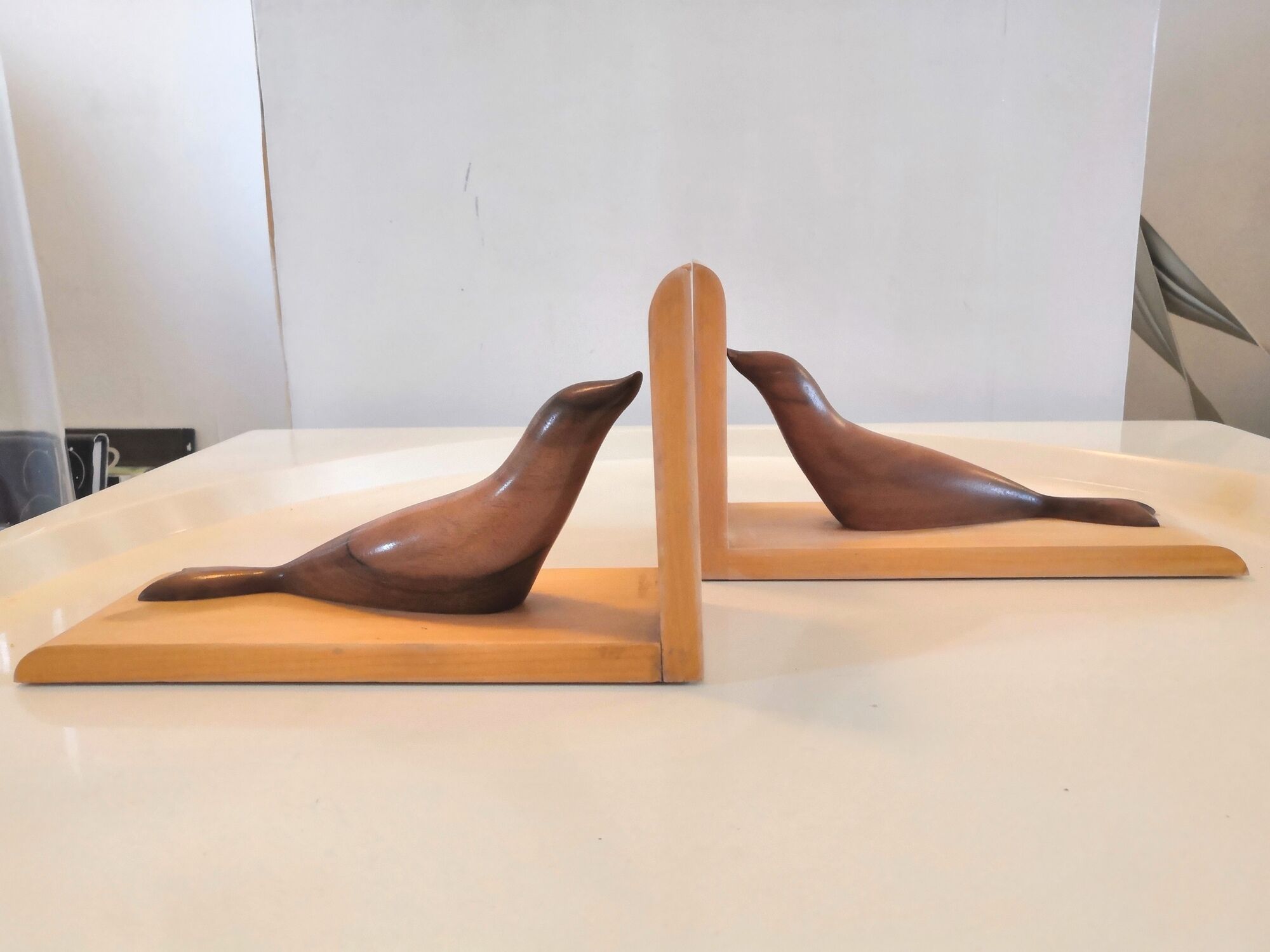 Paire de serre livres aux otaries design années 70