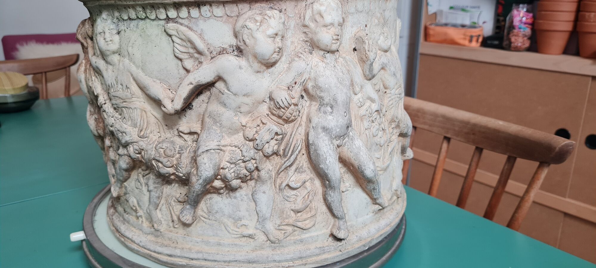 Round white stone pot cover with a farandole of angels