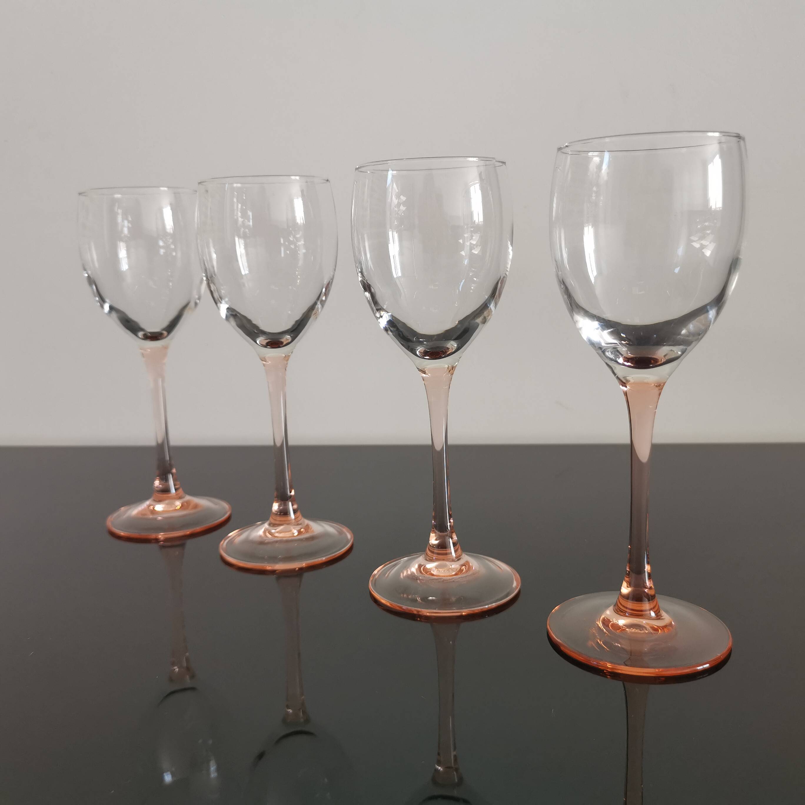 4 Luminarc white wine glasses with pink feet