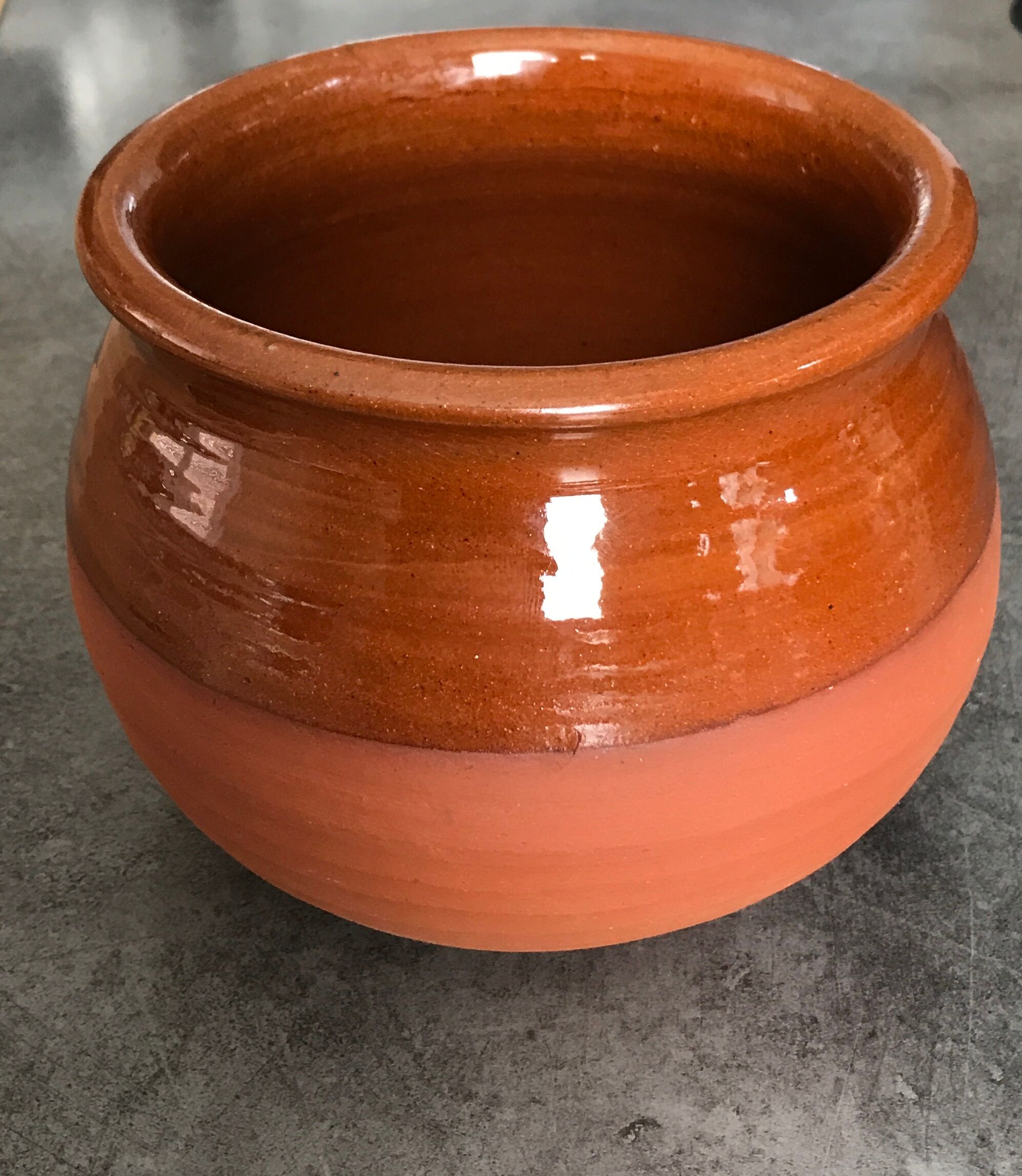 Matt and glazed round earthenware pot