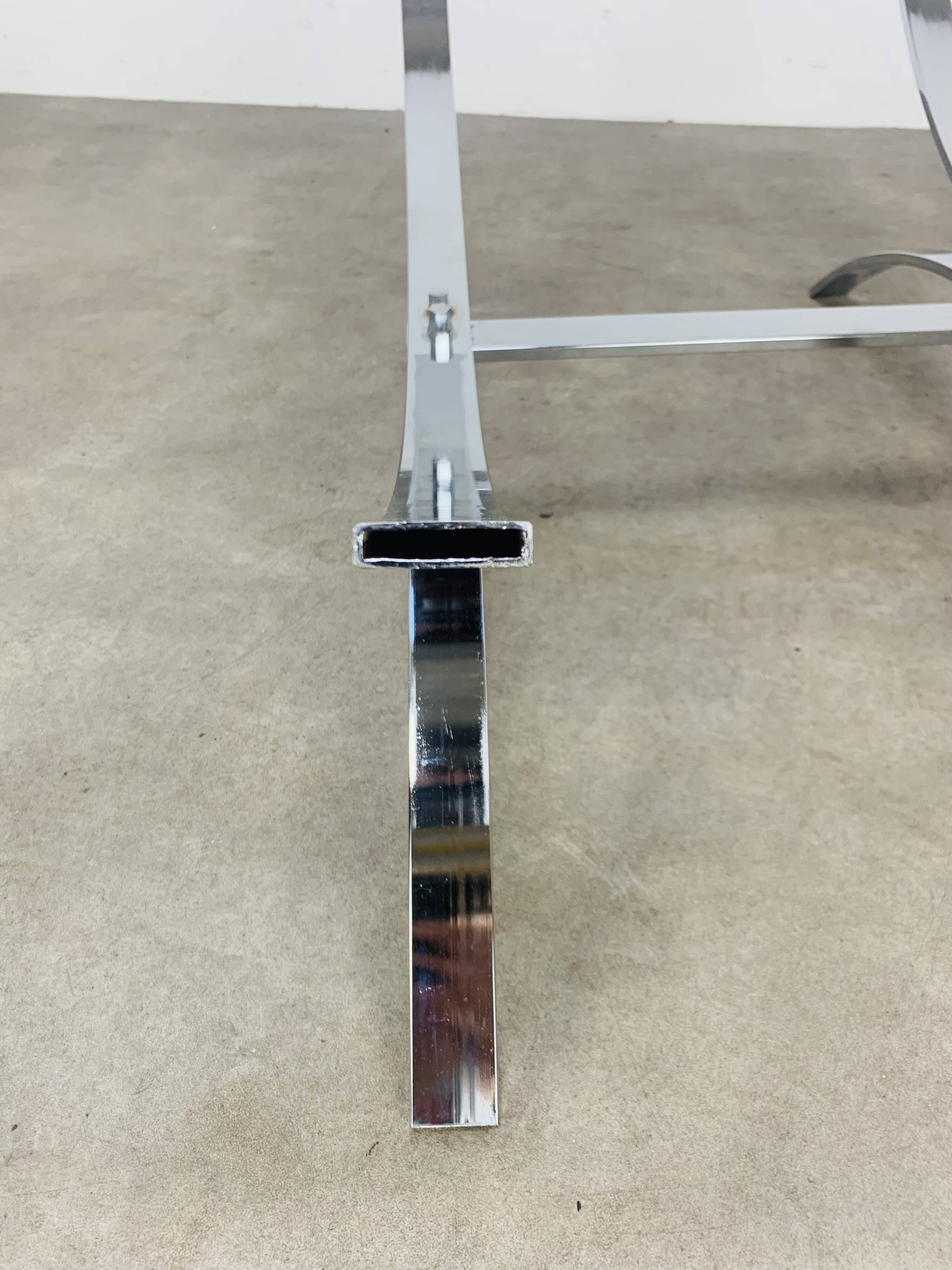 Table basse en verre fumé et chrome, années 70