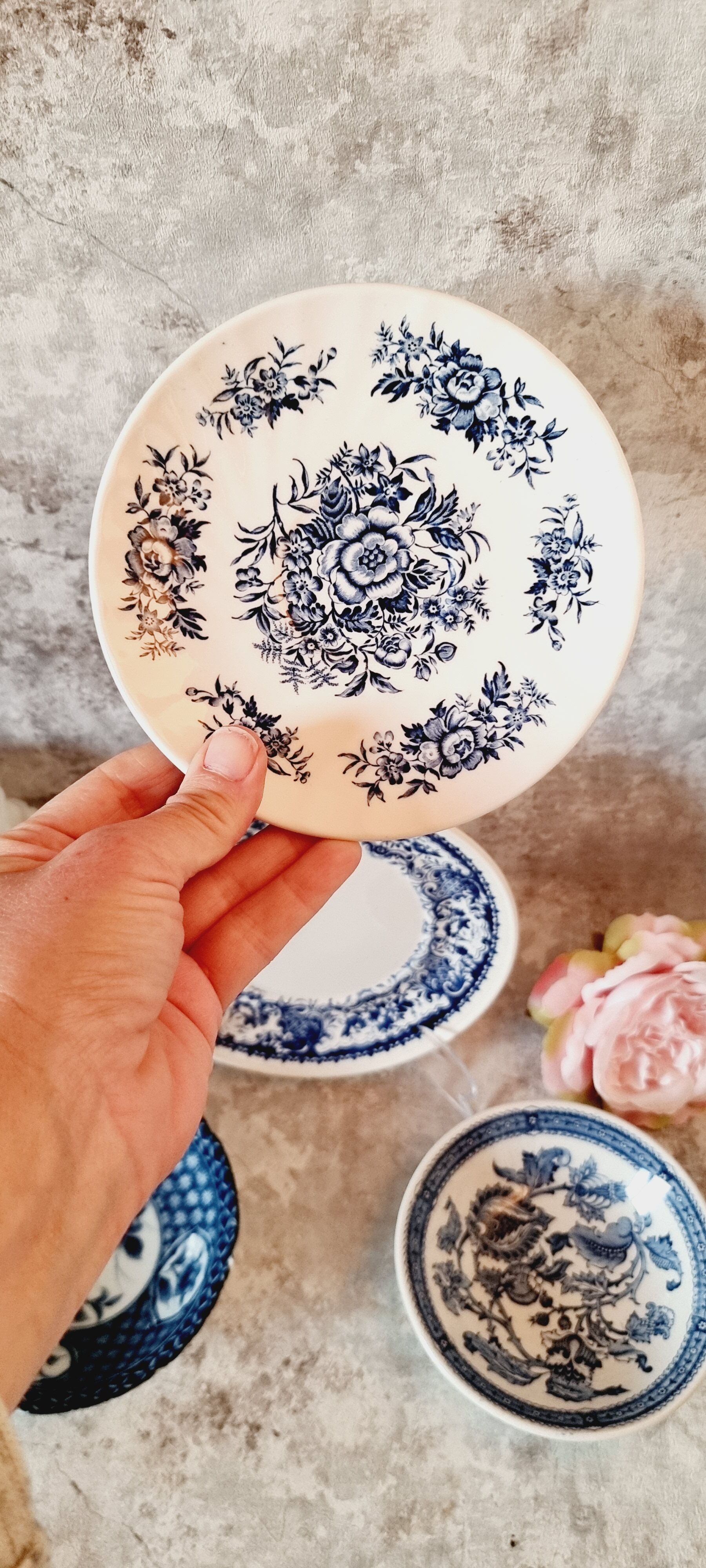 Set of 4 blue and white porcelain plates
