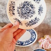 Set of 4 blue and white porcelain plates