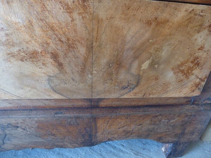 Antique chest of drawers with 4 drawers of Epoque Louis Philippe in solid walnut wood and walnut veneer - Totalme