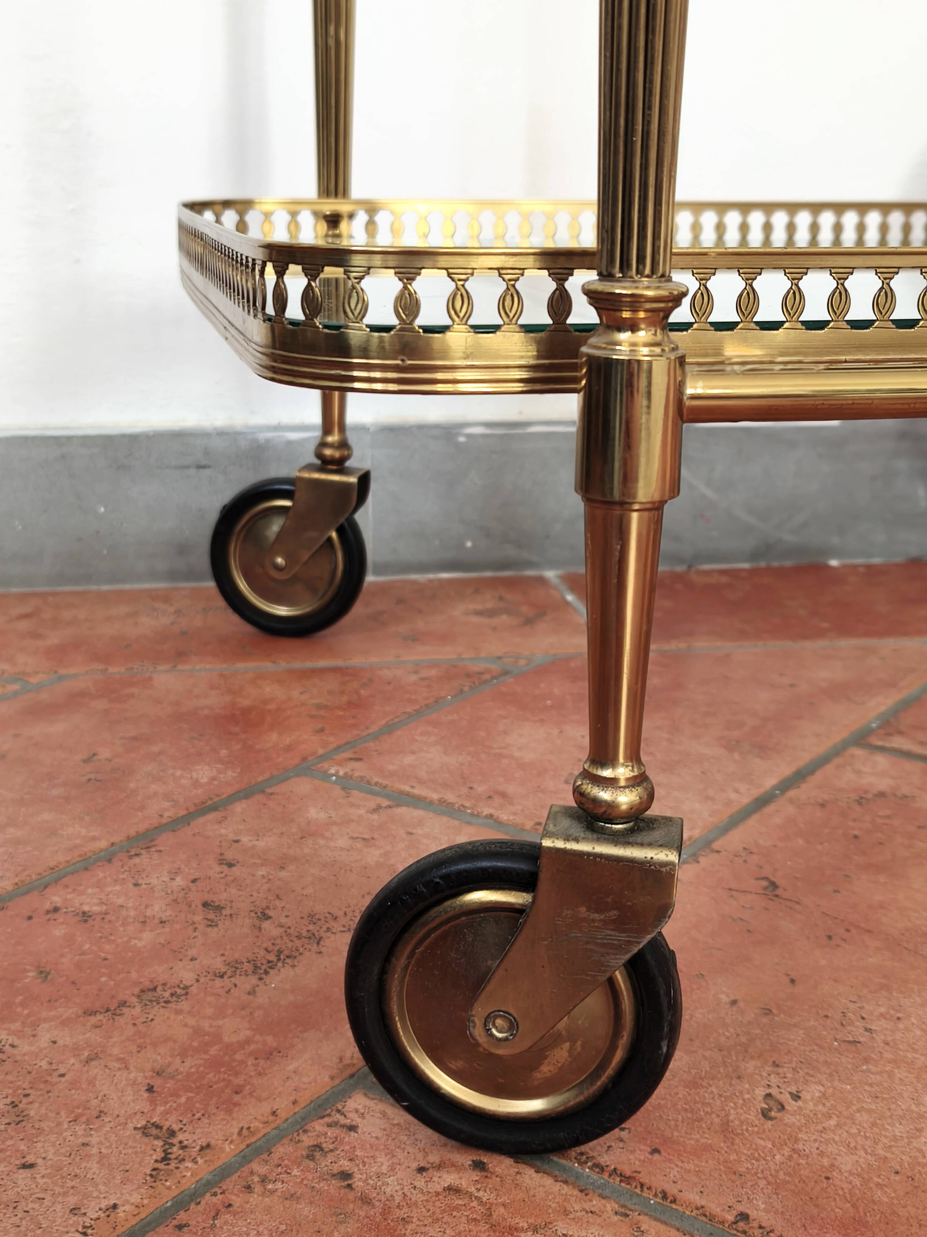 Rolling bar cart in brass and glass, mid-century, Italy
