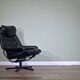 Fauteuil pivotant/inclinable norvégien Skoghaug en cuir noir du milieu du s