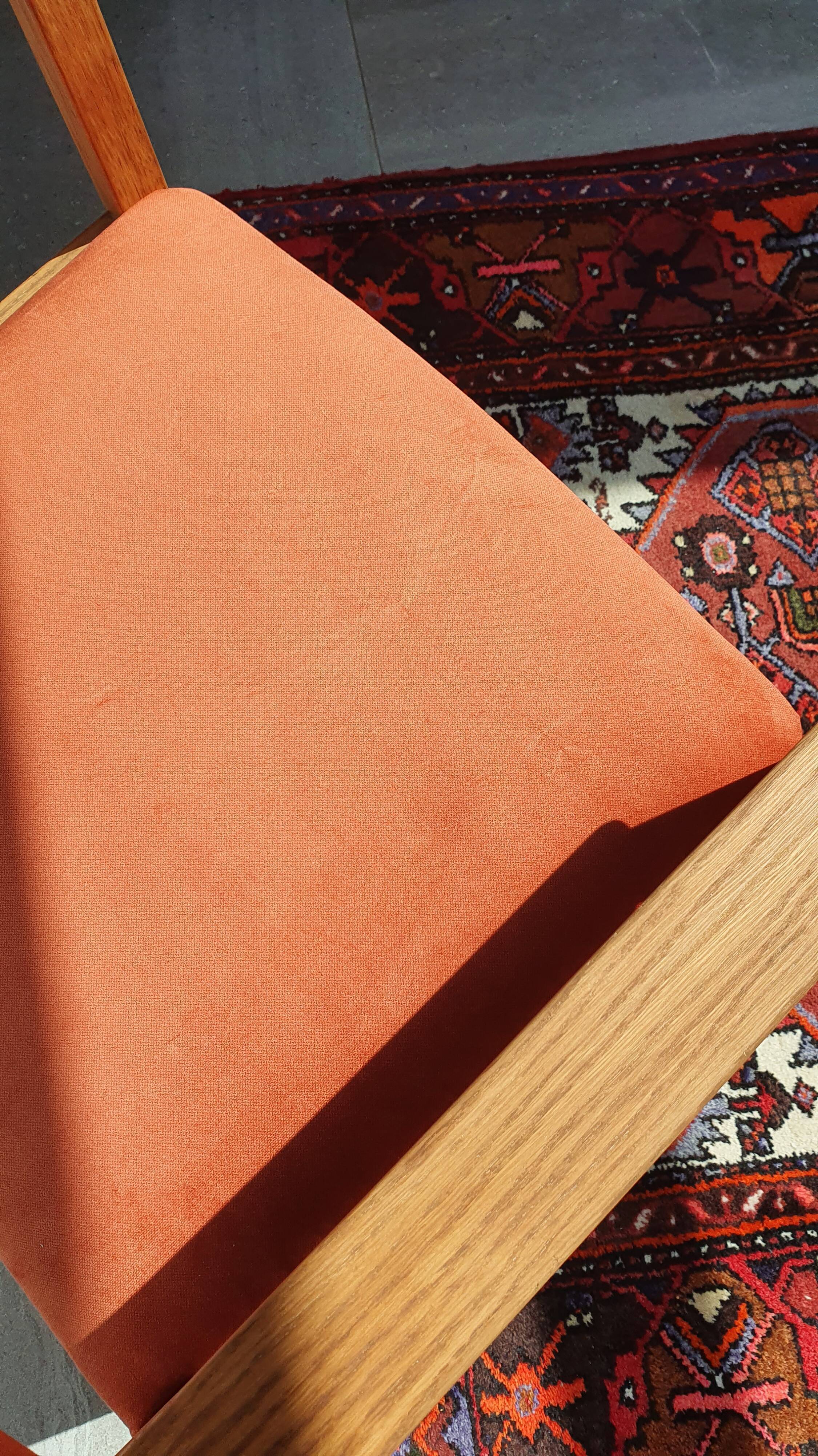 Armchair in solid oak velvet terracota