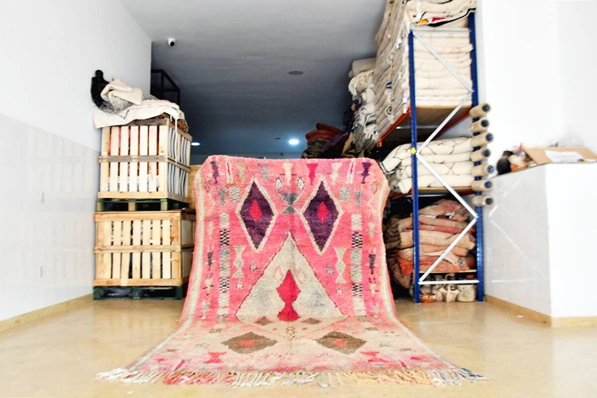 Moroccan Berber rug Boujaad vintage 306 x 179 cm Excellent condition