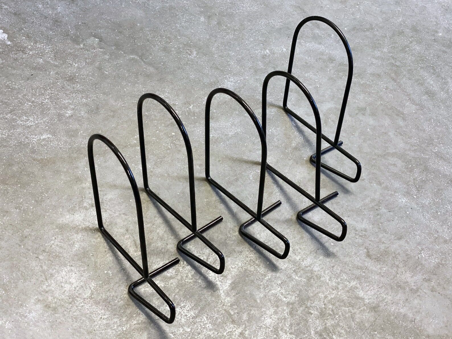 Set of 5 Vintage black wire metal Bookends, Minimalistic design