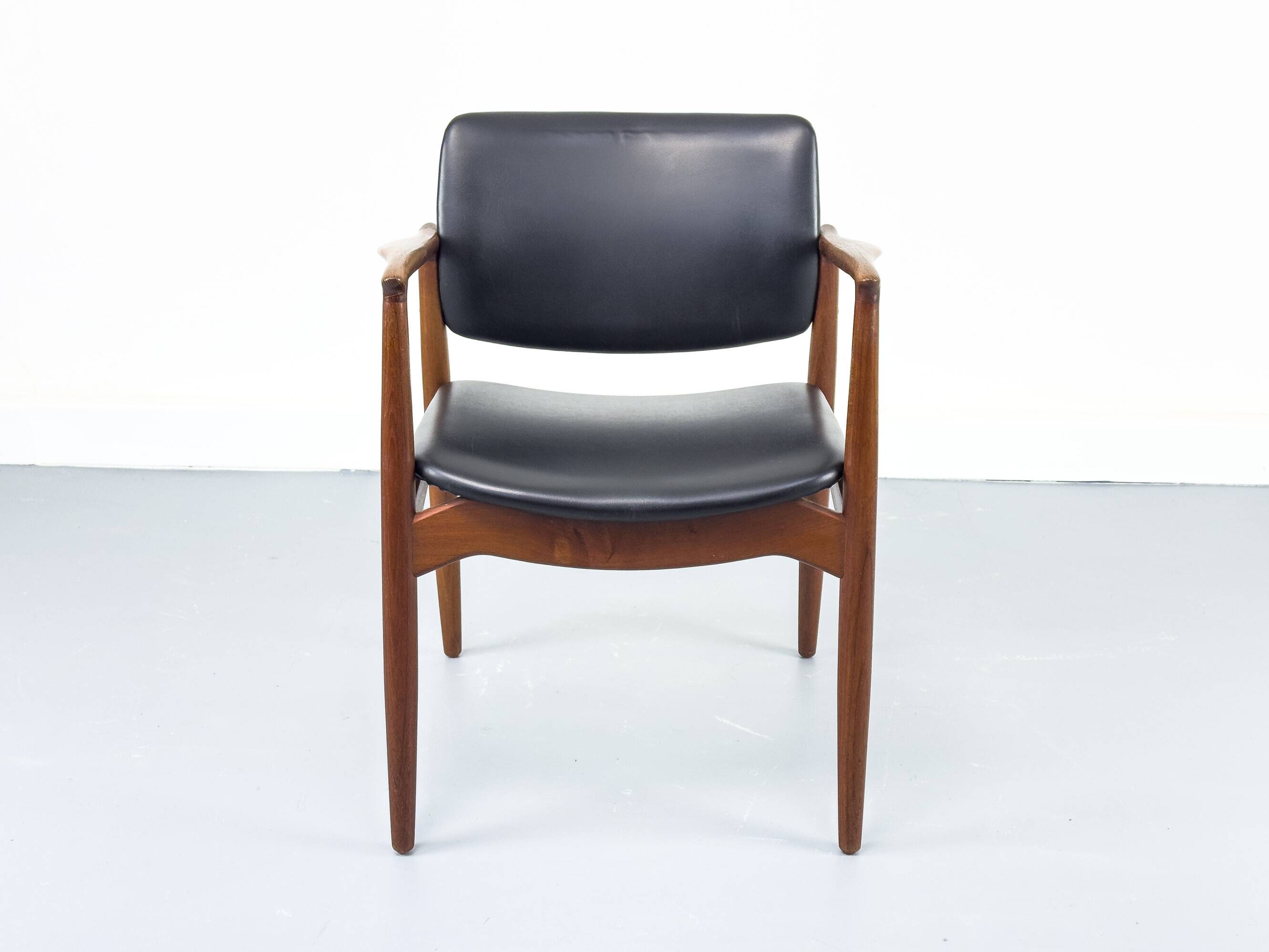 Fauteuil en teck danois par Erik Buch pour Ørum Møbelfabrik, années 1960.
