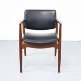 Fauteuil en teck danois par Erik Buch pour Ørum Møbelfabrik, années 1960.