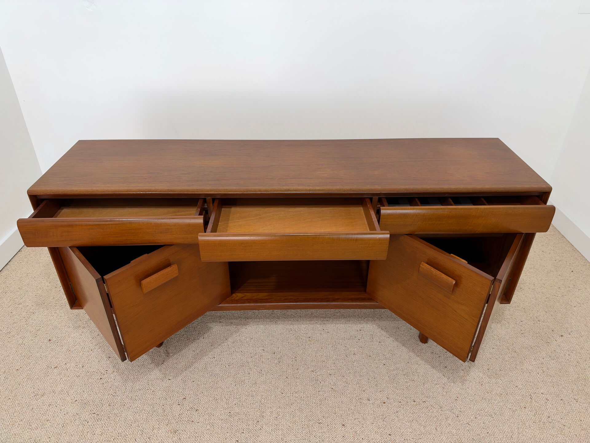 Enfilade en teck White & Newton – modèle Byfolder – années 60