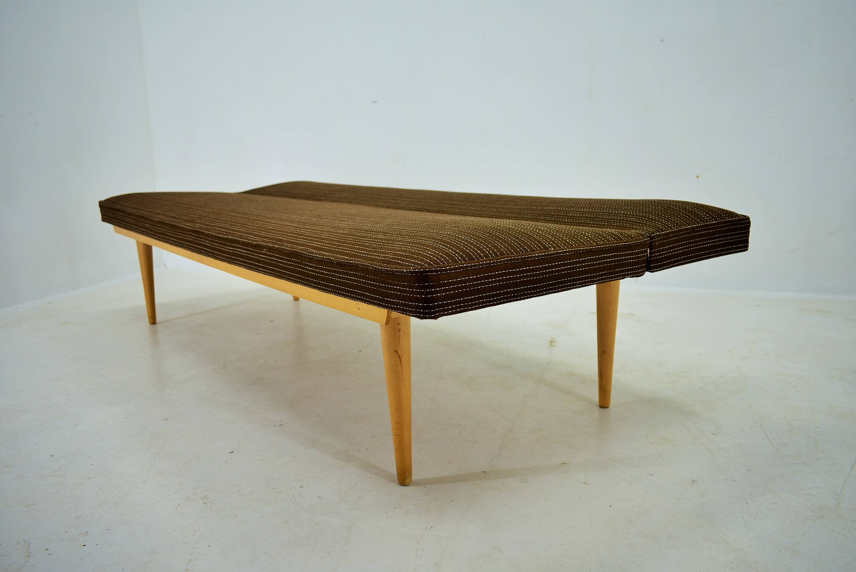 Mid-century Sofa or Day Bed by Miroslav Navrátil, Interier Praha, 1960's