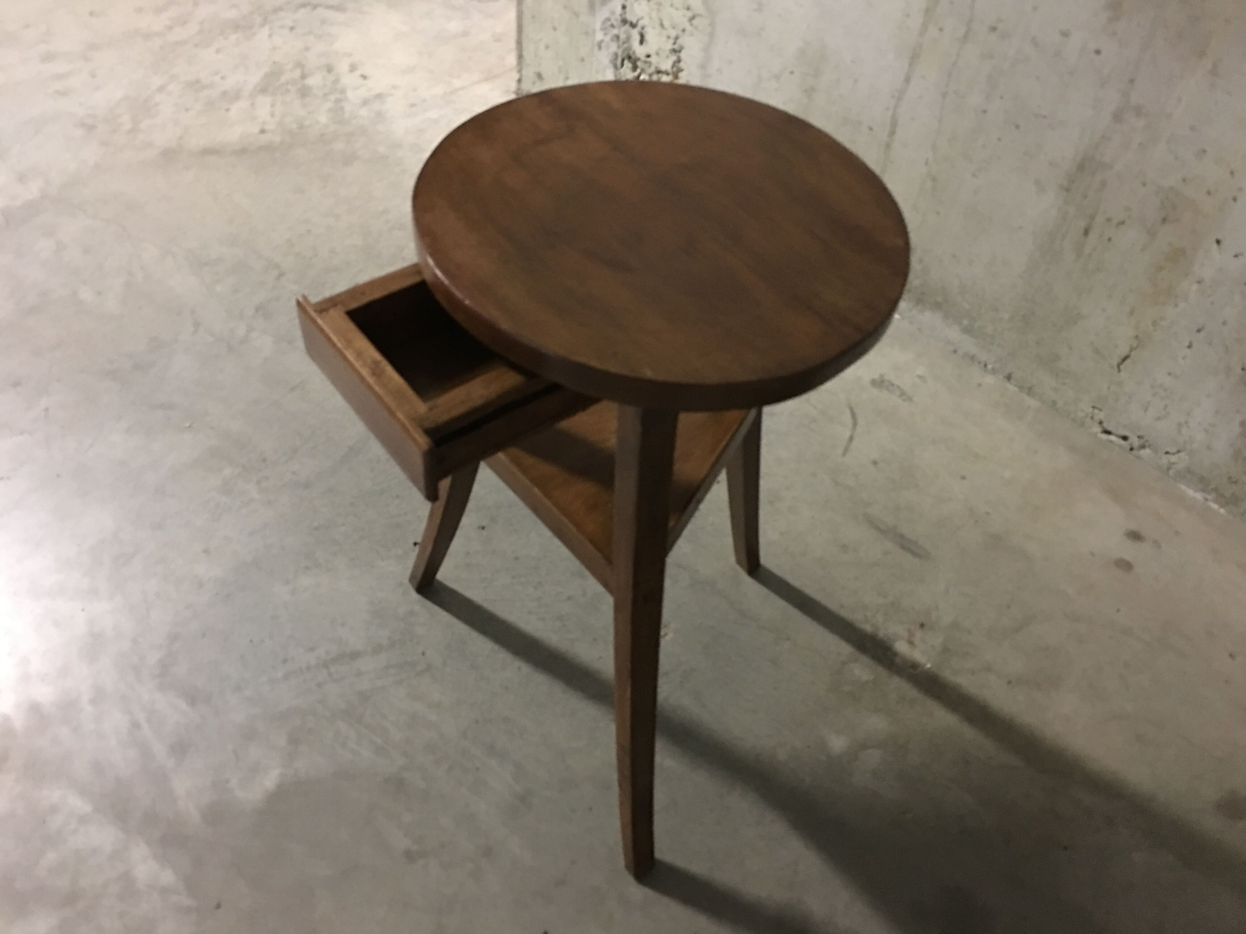 Table tripod 50 years