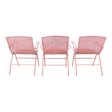 Chaises en métal perforé de style Mathieu Matégot du milieu du siècle.