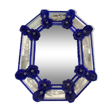 Miroir vénitien octogonal bleu floréal sculpté à la main dans le style du verre de murano