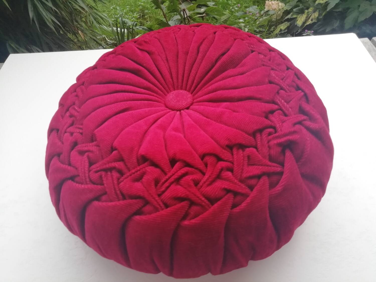 Round velvet cushion