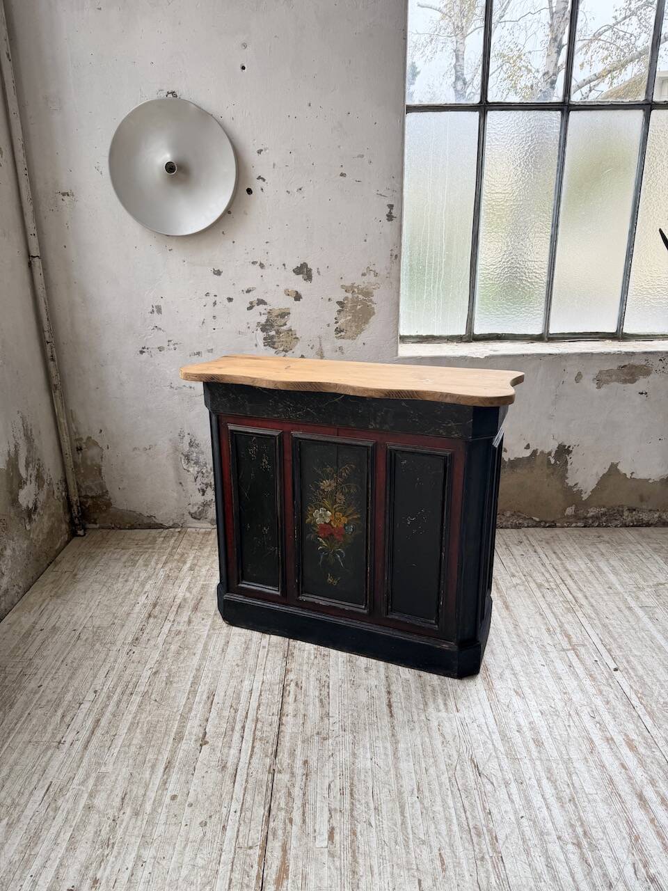 Floral 1920s trading counter