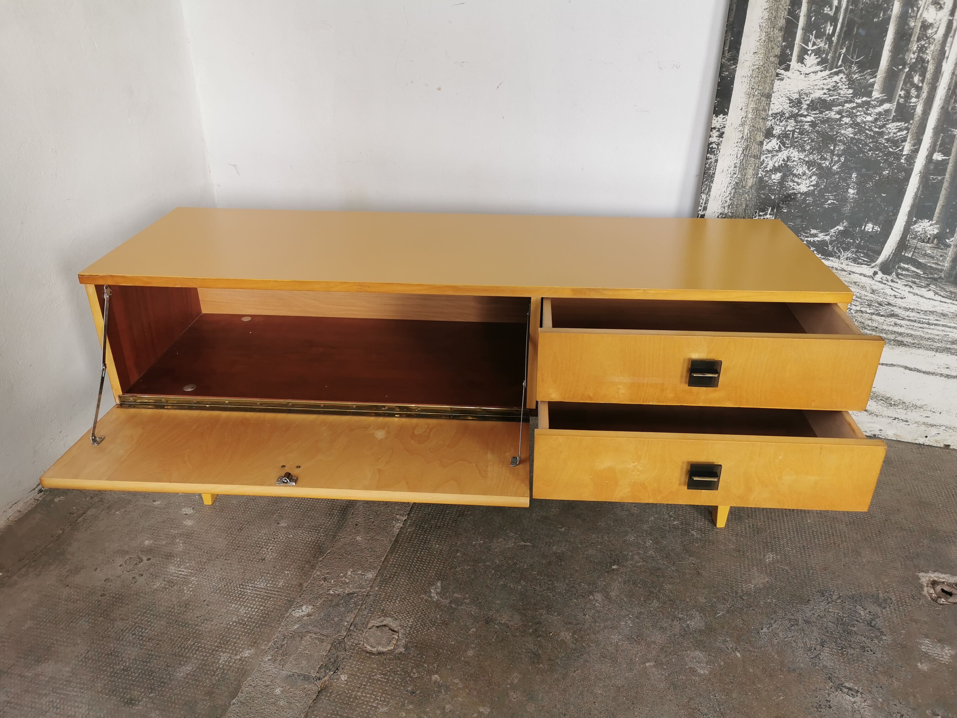 Vintage bass row 1970