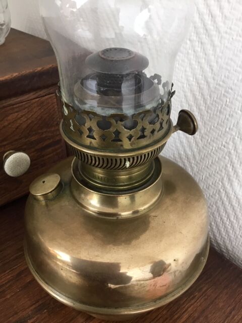 Lampe a petrole ancienne en  laiton type  matador 15
