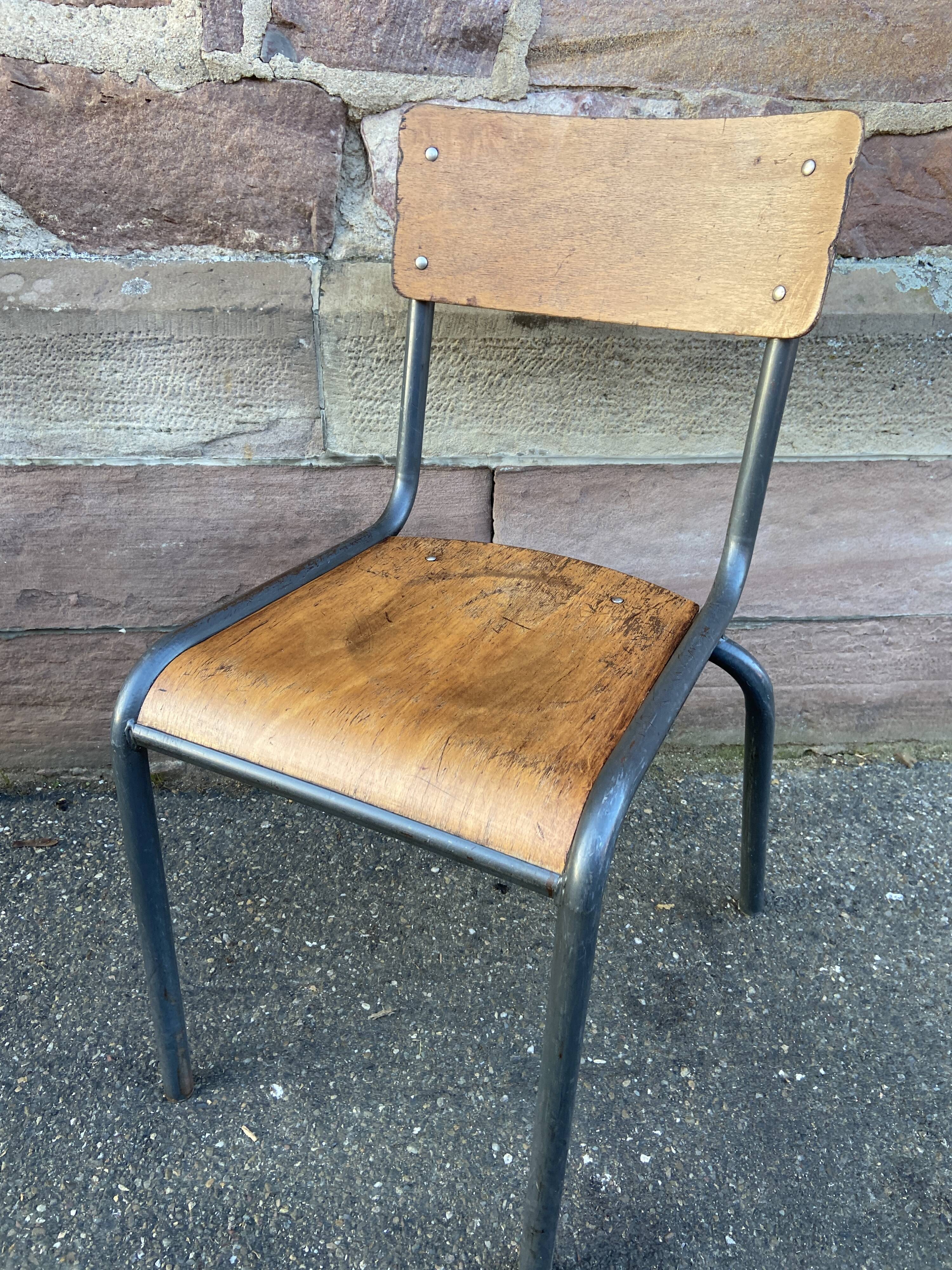 Lot de 4 chaises d'école dépareillée vintage