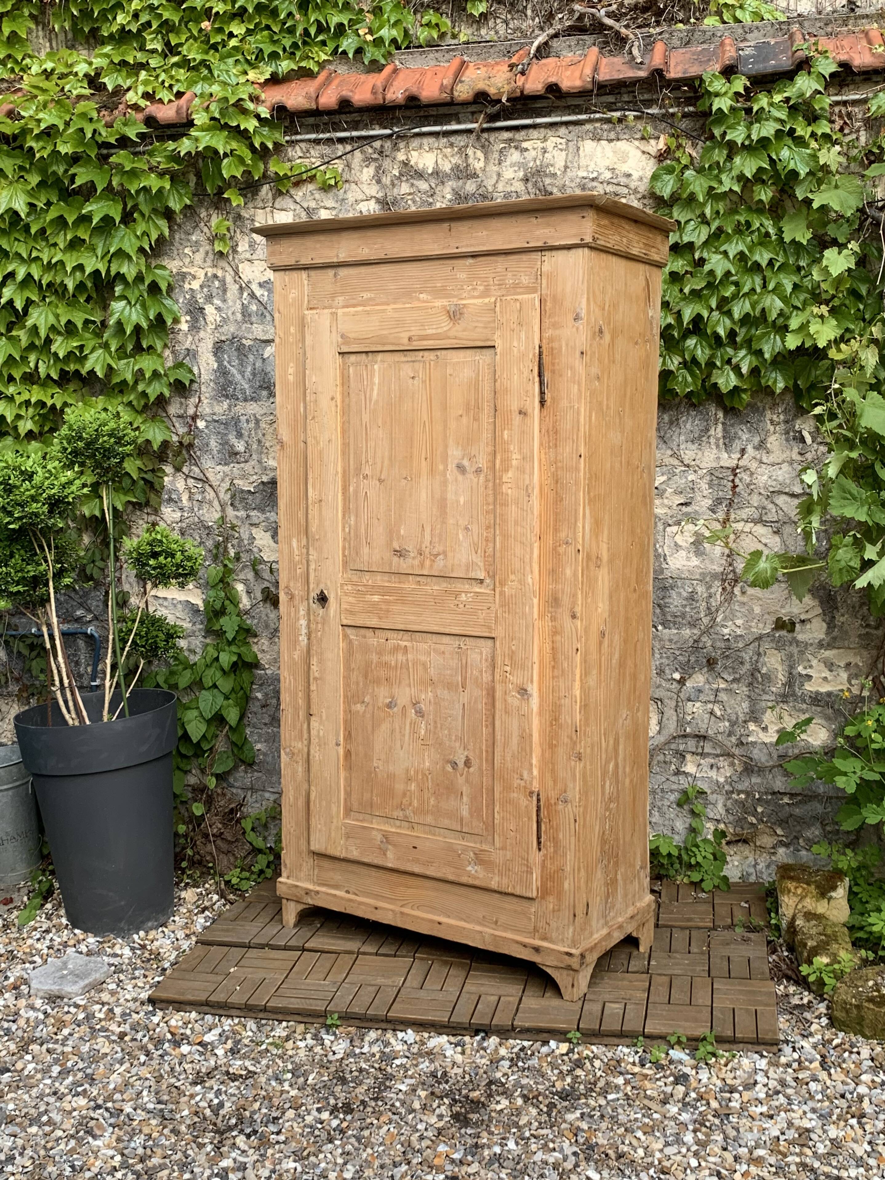 Raw wood bonnetière 1900