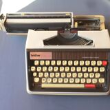 Machine à écrire Brother 1972 Deluxe 1350