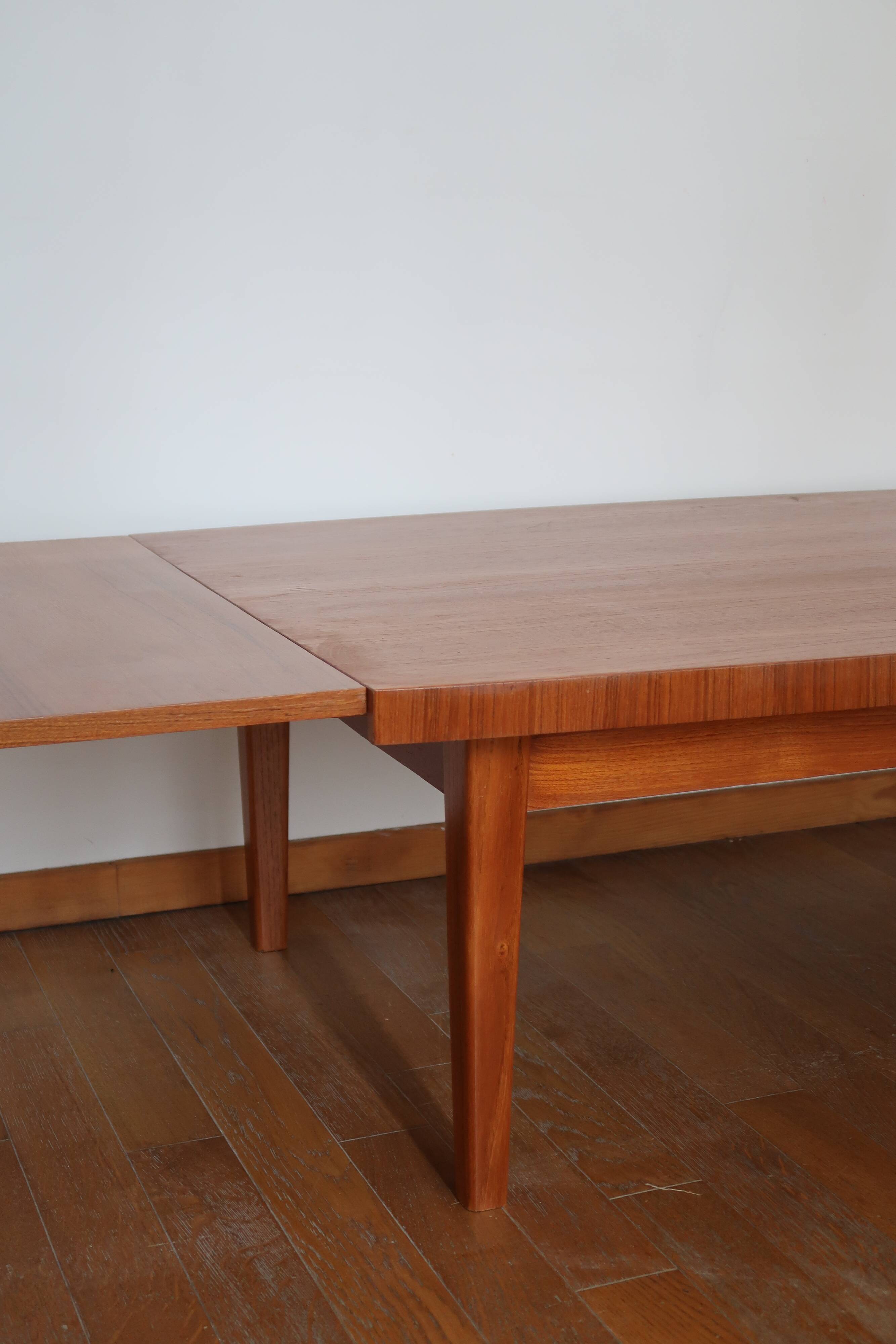 Large Scandinavian extendable coffee table