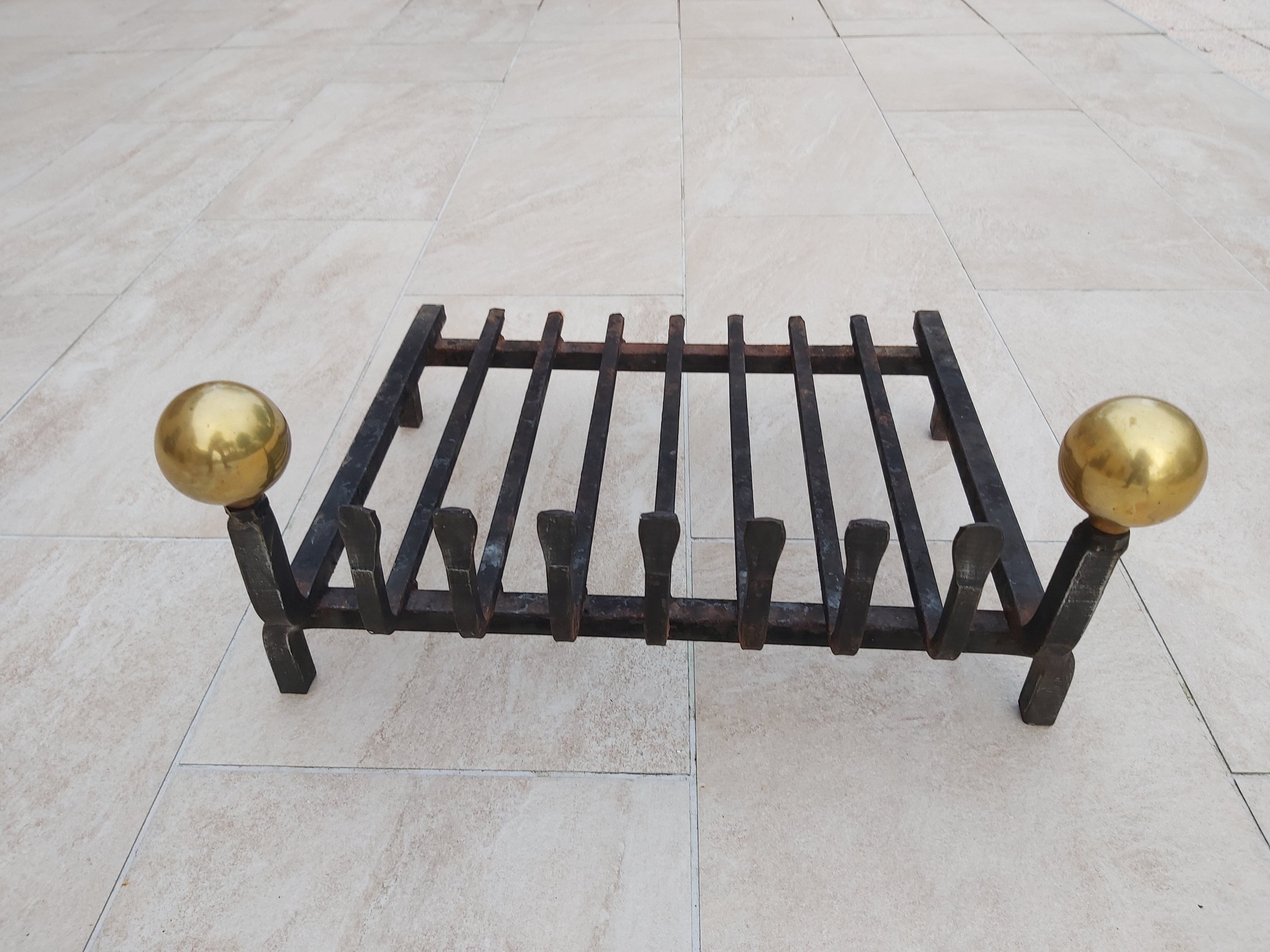 Cast iron log holder