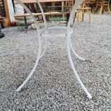 Iron store presentation table