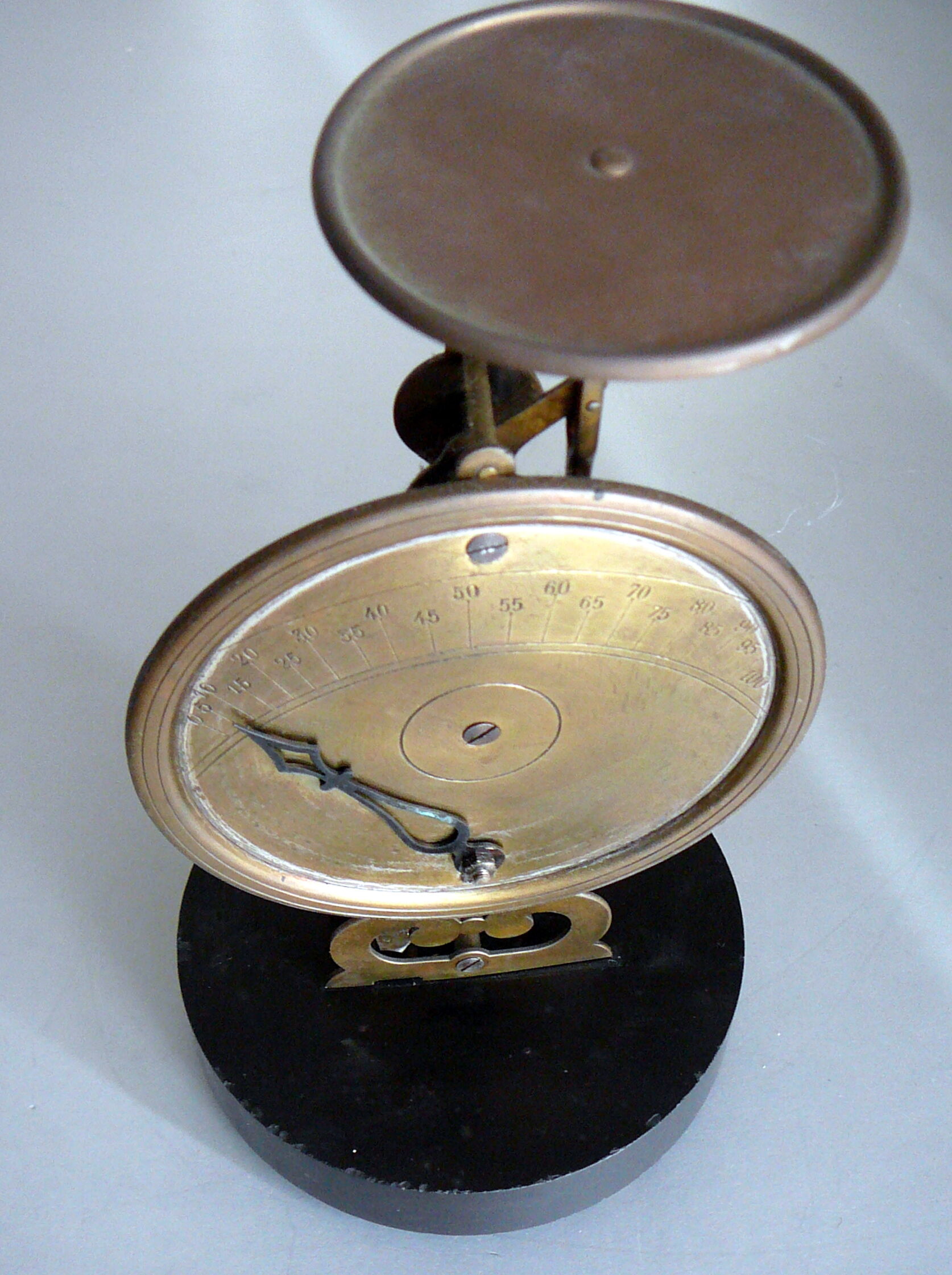 Pèse lettre ancien à disques