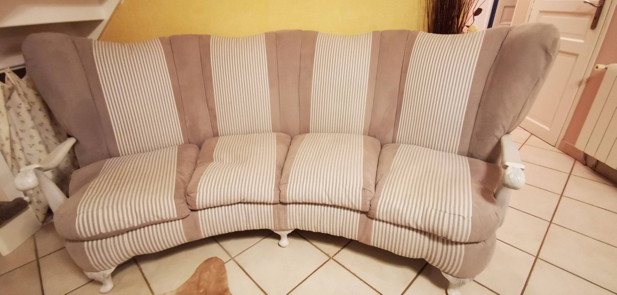 Baroque style curved sofa