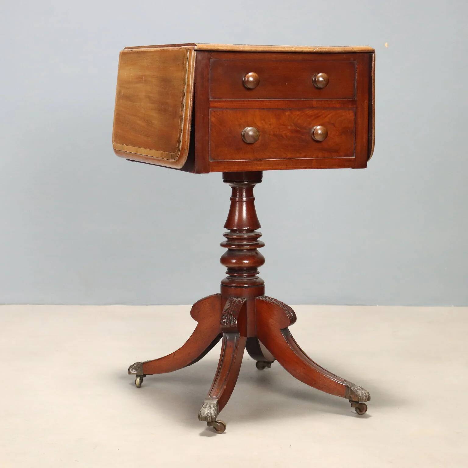 Petite table ancienne victorienne en acajou avec incrustations, Angleterre, XIXe siècle