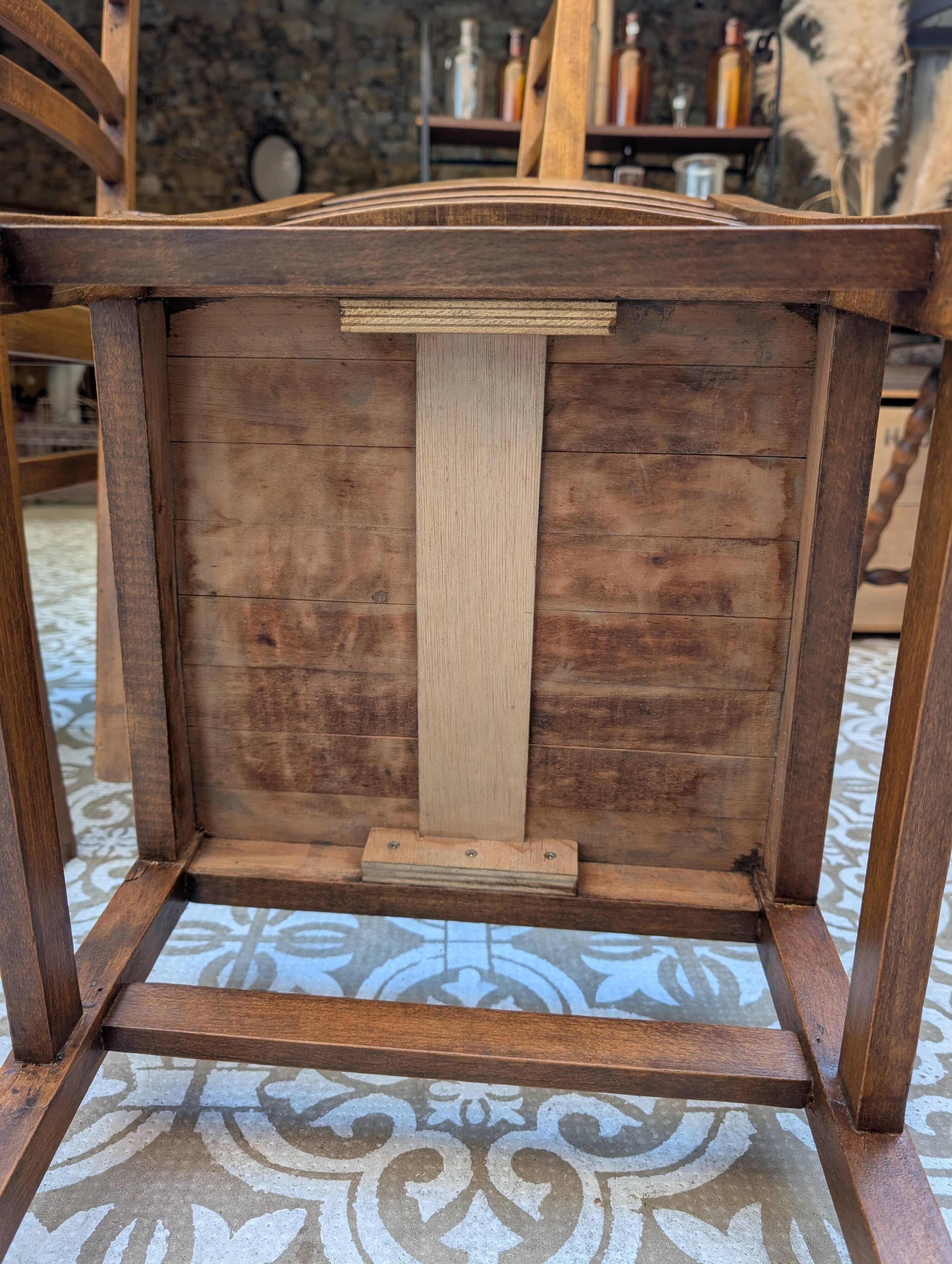 Set of reconstruction chairs
