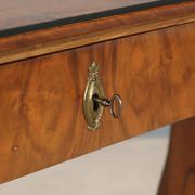 Antique Biedermeier desk in walnut, Austria, mid-19th century.
