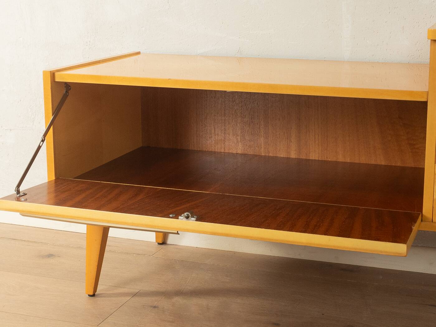 Commode élégante des années 1950, vintage