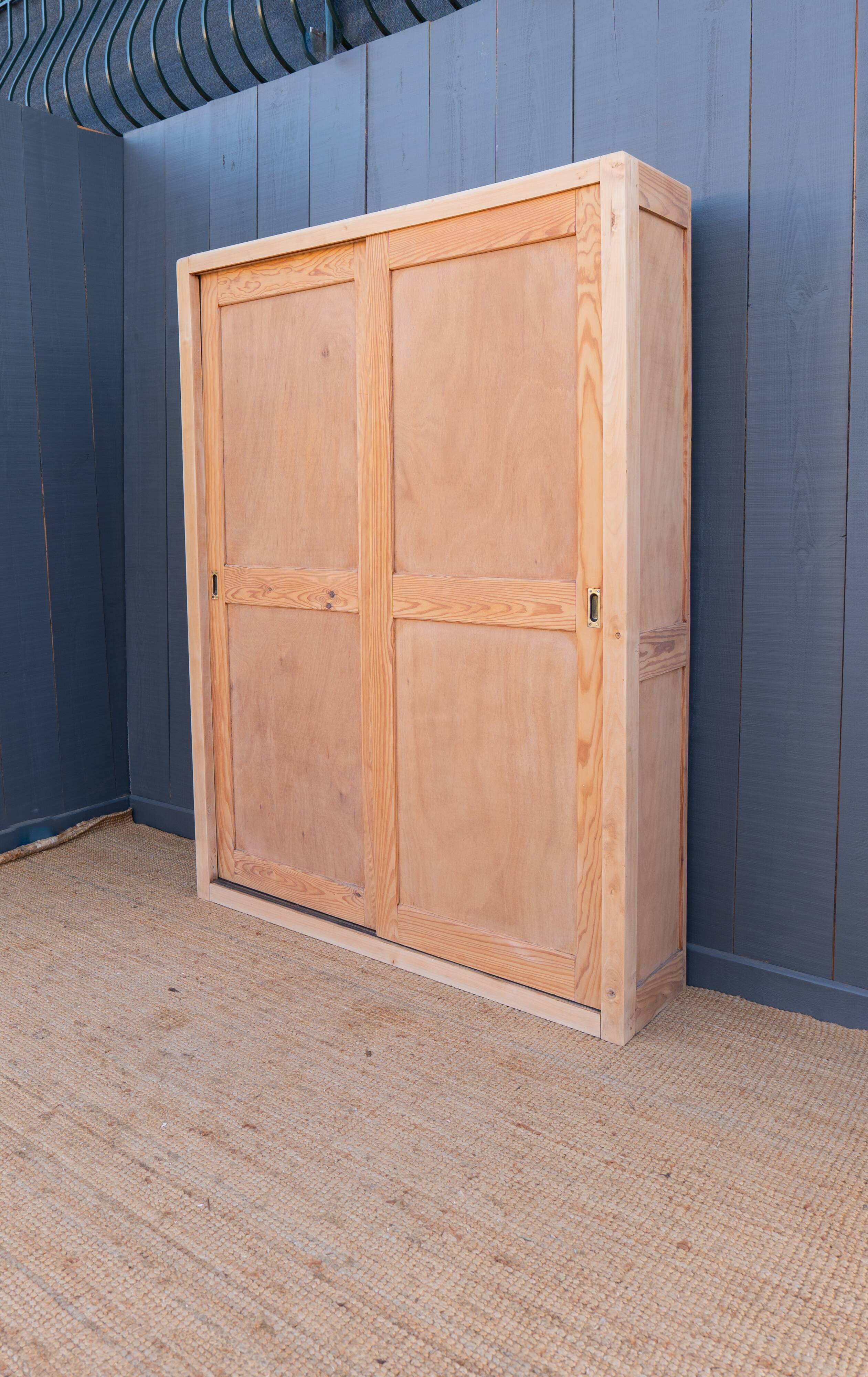 Sliding door wardrobe
