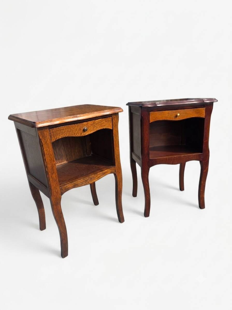 Paire de table de chevet style Louis XV en chêne
