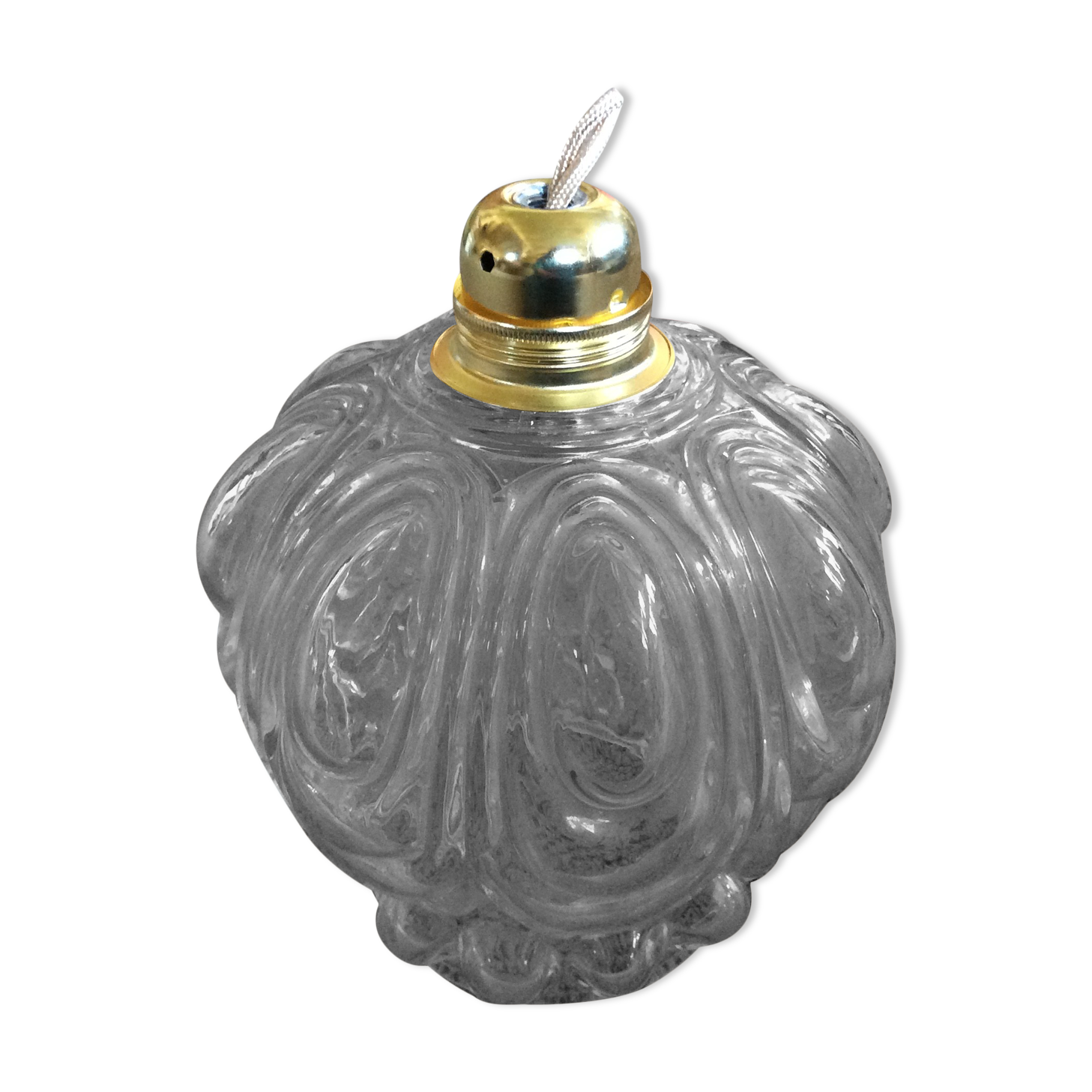 Glass globe suspension