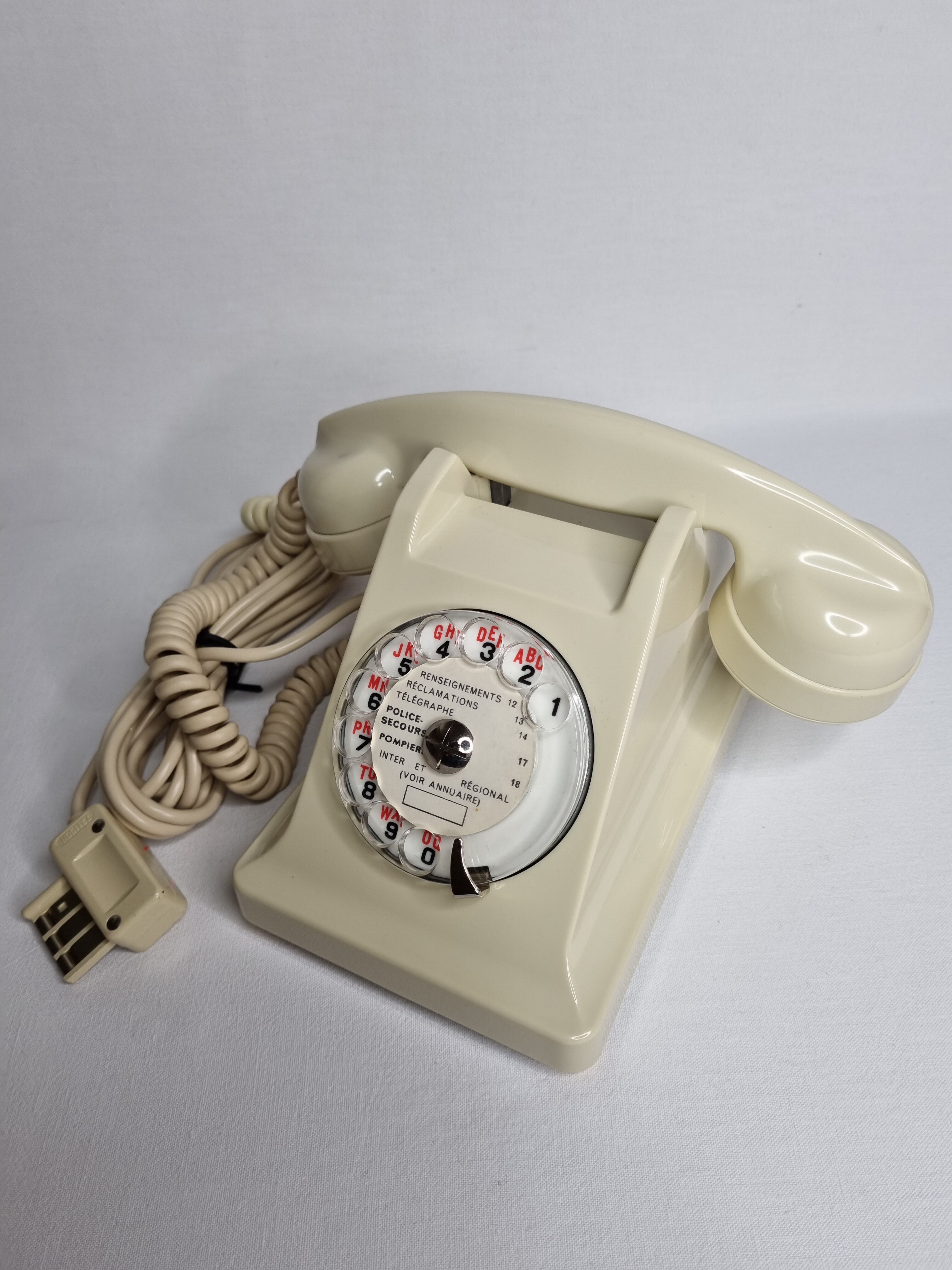 Vintage phone "PTT" in Bakelite, white, from the 60s