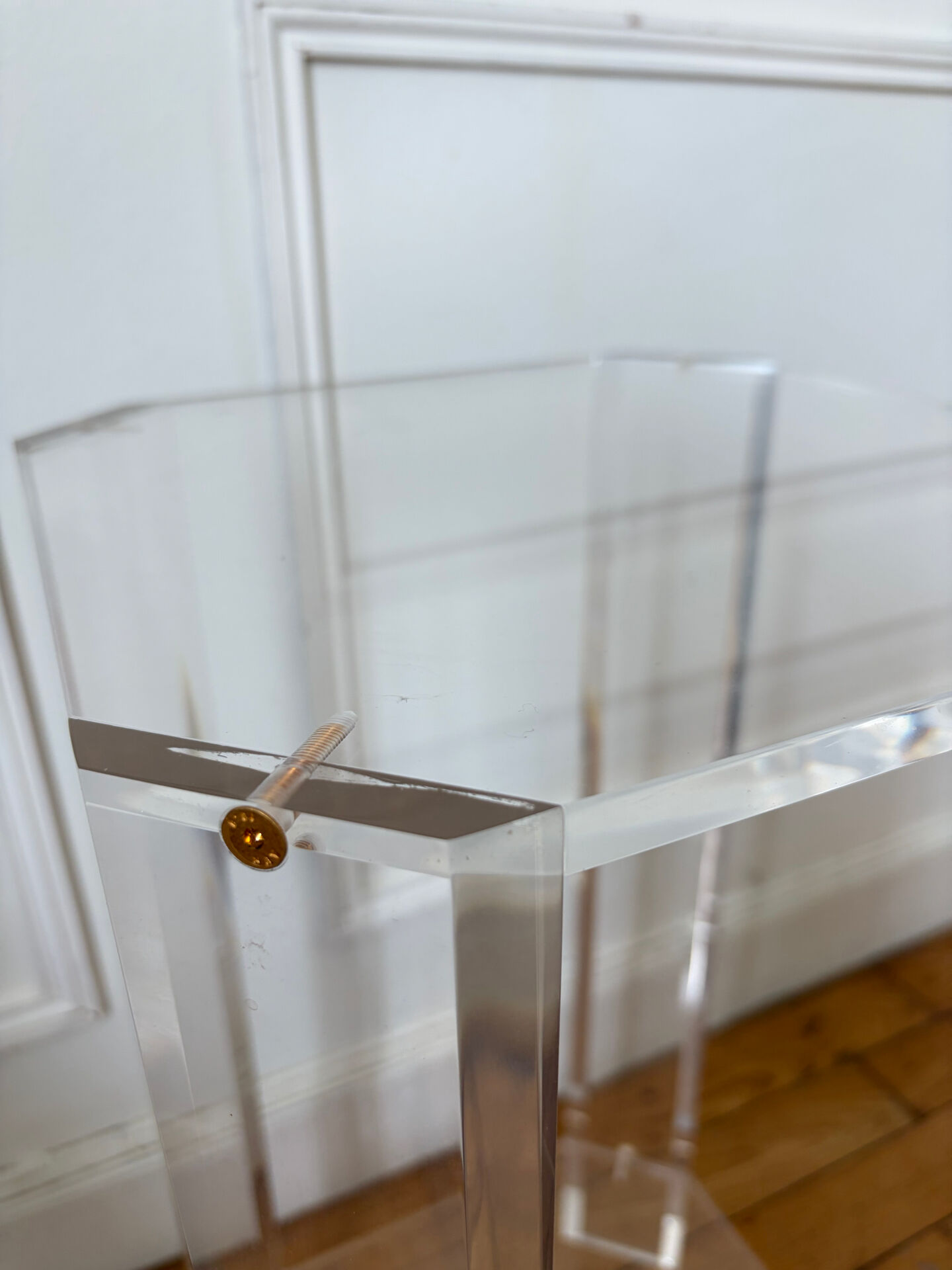 Plexiglass pedestal David Lange