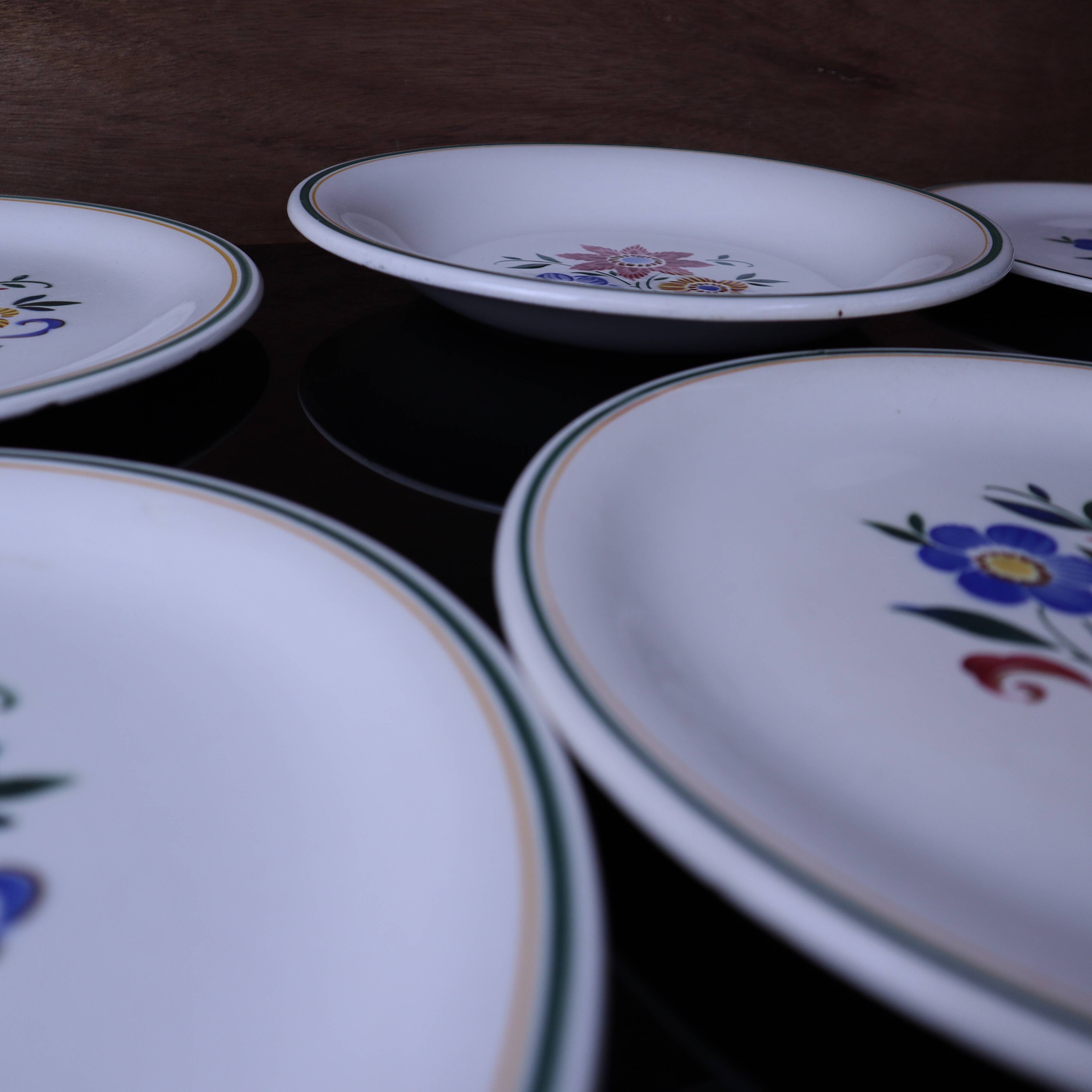 5 flat plates and 1 deep plate Sarreguemines "Dole"