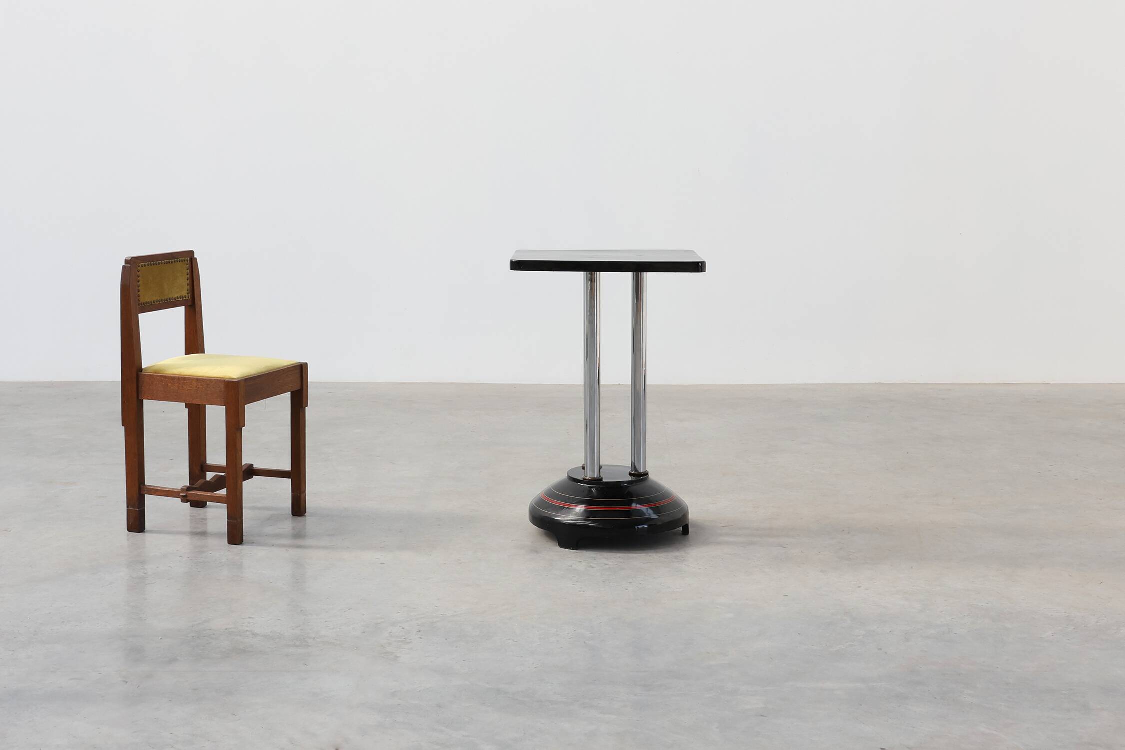 Art Deco pedestal table with black lacquered base, France 1920s