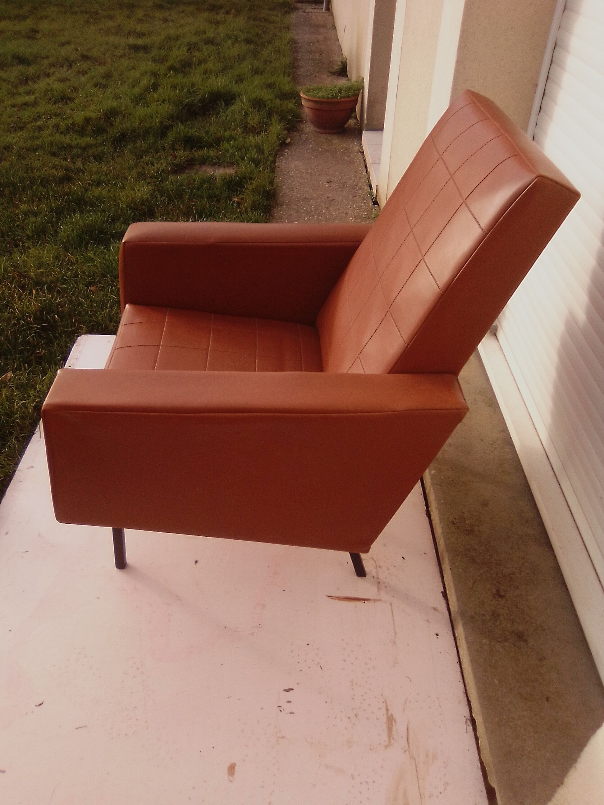 Armchair in brown skaï 70s