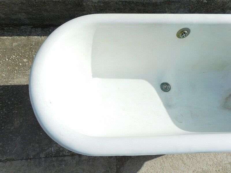An emailed cast iron bathtub