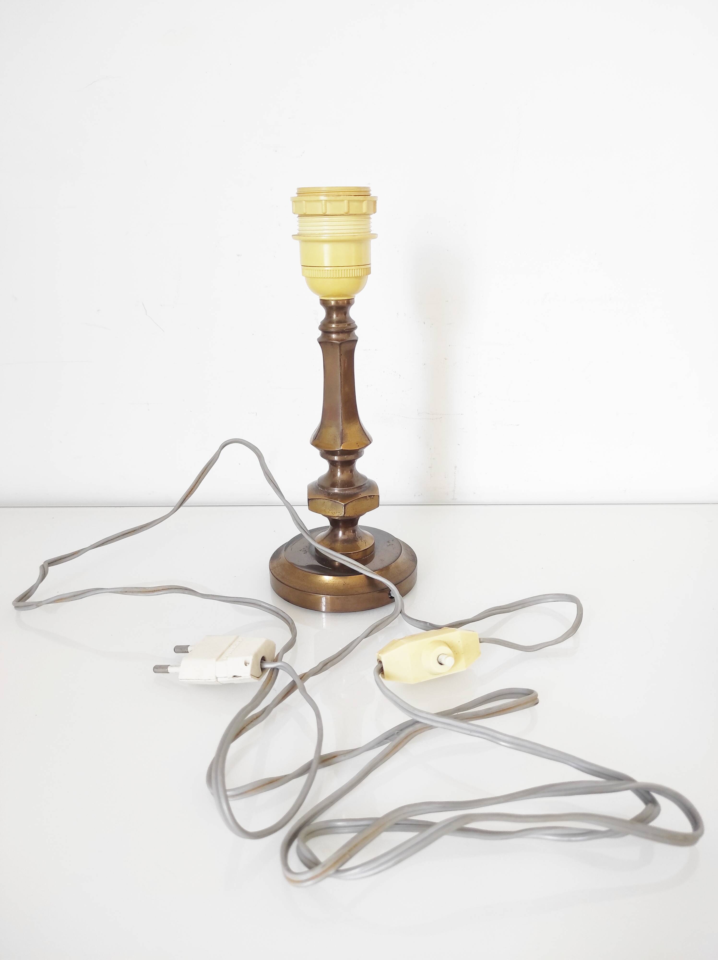 Pied de lampe en laiton doré