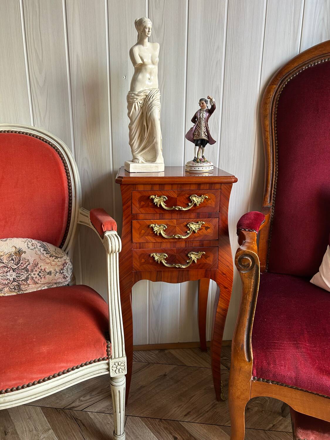 Small 19th-century chest of drawers