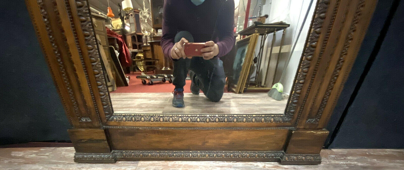 Miroir Renaissance de forme pyramidale en bois naturel
